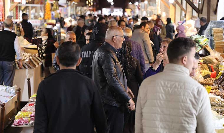 Elazığ Kapalı Çarşı’da bayram yoğunluğu