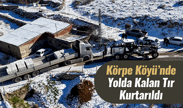 Yolda kalan tır kurtarıldı