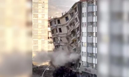8 katlı bina tek dokunuş ile yıkıldı