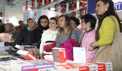 Özel bireyler Elazığ Belediyesi Kitap Fuarını gezdi