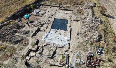 Tarladan Roma dönemine ait mozaikler çıktı