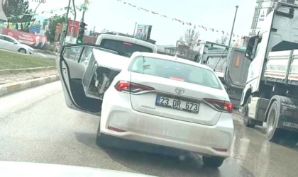 Buzdolabını aracın arka koltuğunda taşıdı