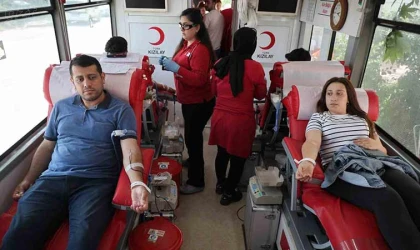 Elazığ’da öğretmen ve öğrenciler kan bağışında bulundu