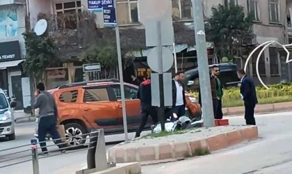 Otomobil motosiklete çarptı:1 yaralı