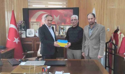 Yetim çocuk, biriktirdiği paraları yetim çocuklara bağışladı