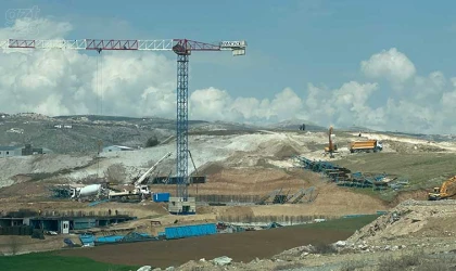 Zemindeki yarıklar paniğe neden oldu