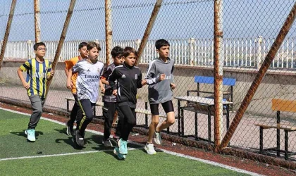 Milli sporcu, çocukları kötü alışkanlıklar yerine spora yönlendiriyor
