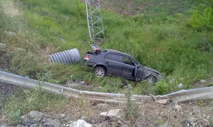 Otomobil şarampole uçtu: 2 yaralı