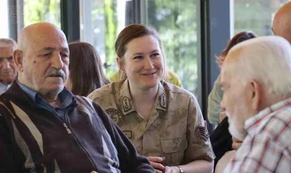 Jandarma, huzurevi sakinleriyle buluştu