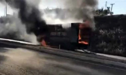 Elazığ’da kamyon alev alev yandı