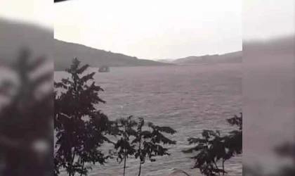 Feribot, şiddetli fırtınadan dolayı iskeleye yanaşamadı