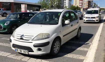 Otomobilin çarptığı yaya yaralandı