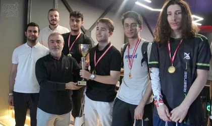 E-spor Merkezinde heyecan dolu turnuvanın şampiyonu belli oldu