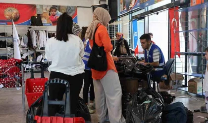 Elazığ’da ihtiyaç sahibi ailelere 60 bin parça giysi dağıtıldı