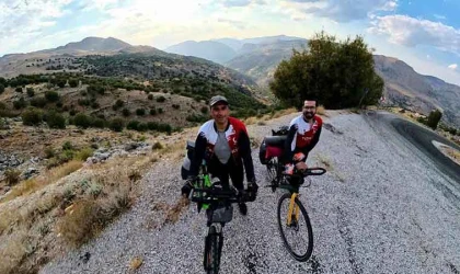 İki öğretmen bisikletle 5 günde 450 kilometre yol yaptı