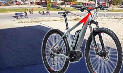 Elazığ’da bisiklet yayaya çarptı