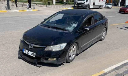 Otomobilin çarptığı kadın kurtarılamadı