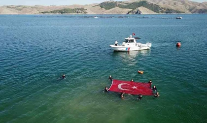 Elazığ’da itfaiye ve EKUT ekibine su altı arama kurtarma eğitimi verildi