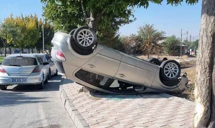 Elazığ’da otomobil takla attı: 2 yaralı